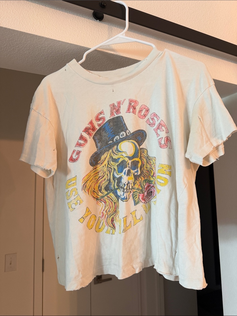 Alice and Olivia Guns and Roses White Graphic Tee Large